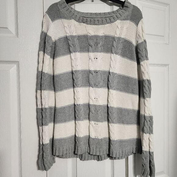 Old Navy Cable Knit Sweater - Picture 1 of 11